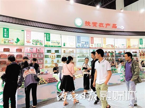 内江40家扶贫产品贴上“四川扶贫”集体商标