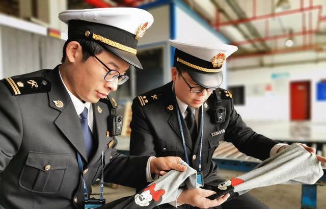 涉嫌侵犯迪士尼公司商标权袜子